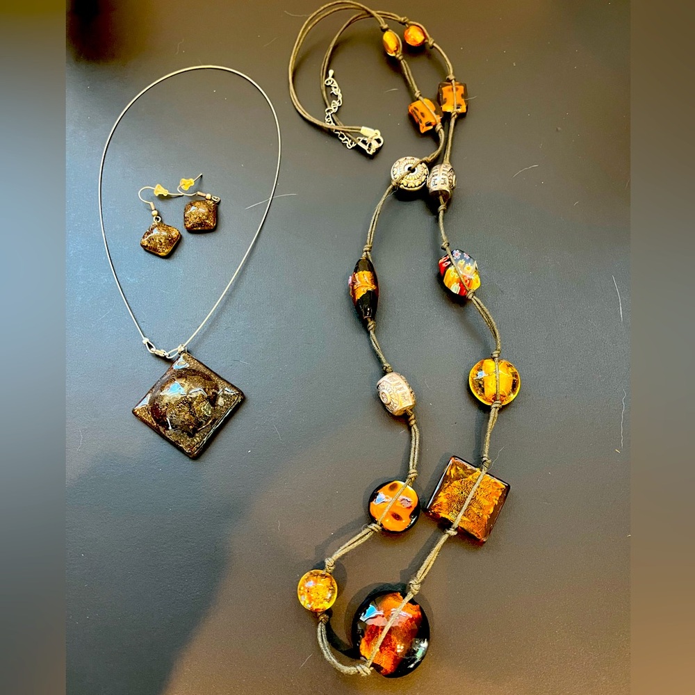 BUNDLE OF GLASS/SILVER JEWELRY